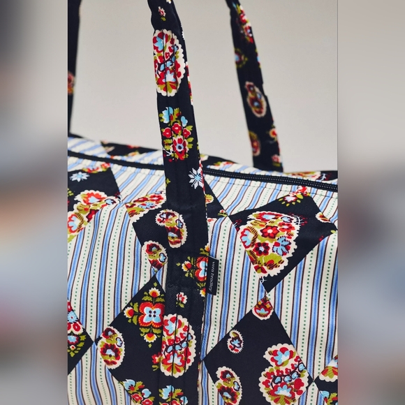 Vera Bradley x Anthropologie Original Duffel Bag BNWT - Picture 2 of 3